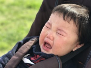 ぐずる赤ちゃん