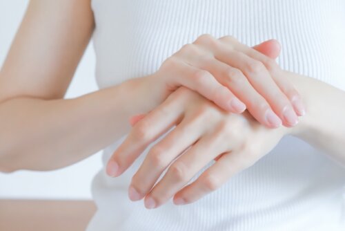 手荒れが目立ってきたのでしっかりとスキンケアをする