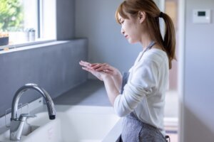 手荒れに悩むママ