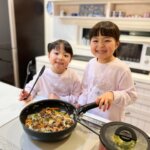 子供同士で料理にチャレンジする