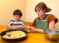 親子で食育として餃子を作る