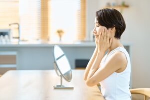 お肌のスキンケアを徹底する