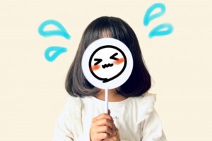 恥ずかしがり屋な子供