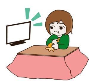 テレビを見るママ